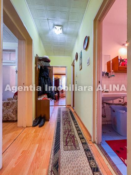 Apartament cu 4 camere decomandat în Liliacului