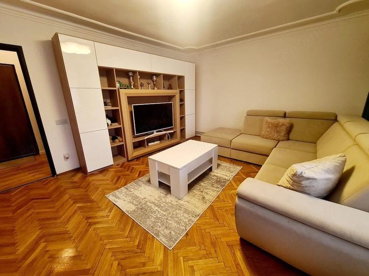 Apartament cu 4 camere decomandat în Central