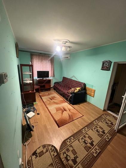 Apartament cu 2 camere semidecomandat în Podu Roș