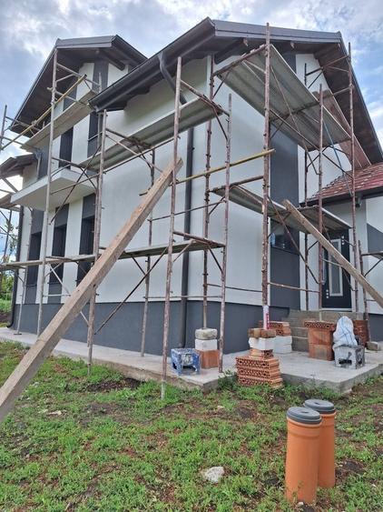 Casă cu 4 camere în Valea Adâncă