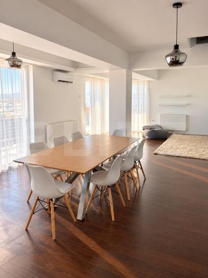 Apartament cu 4 camere semidecomandat, mobilat în Bună Ziua