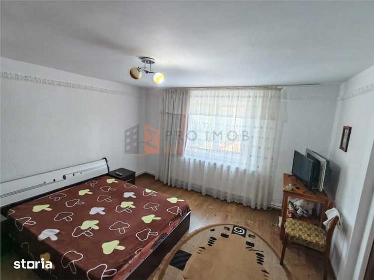 Casă cu 6 camere decomandat cu Teren 800 Mp în Vadu Pașii