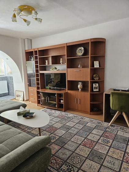 Apartament cu 4 camere decomandat în Zimandcuz