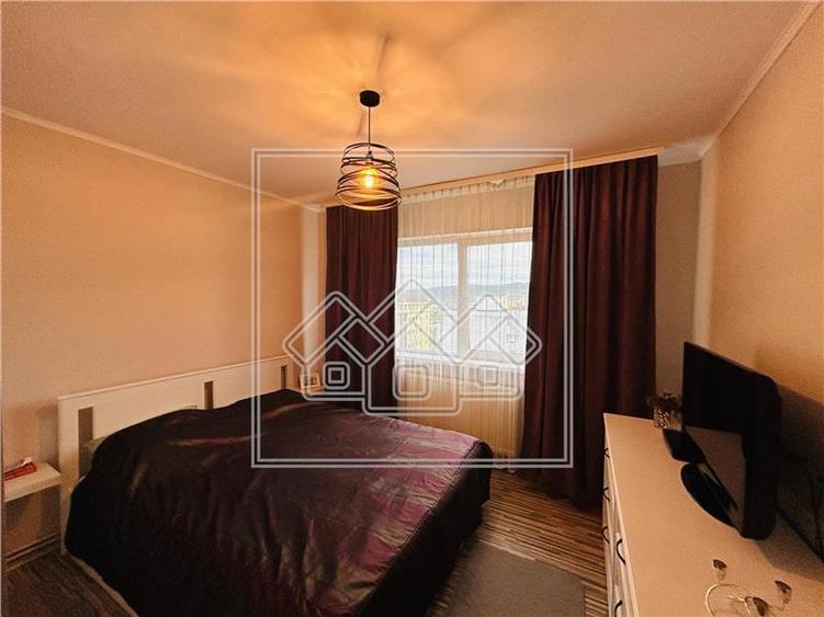 Apartament cu 3 camere decomandat în Vasile Aaron