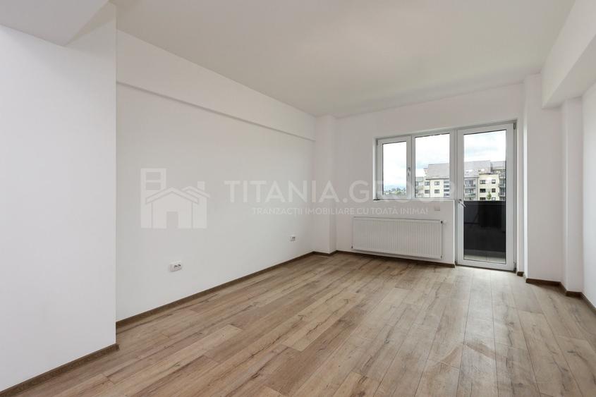 Apartament cu 3 camere decomandat în Tractorul
