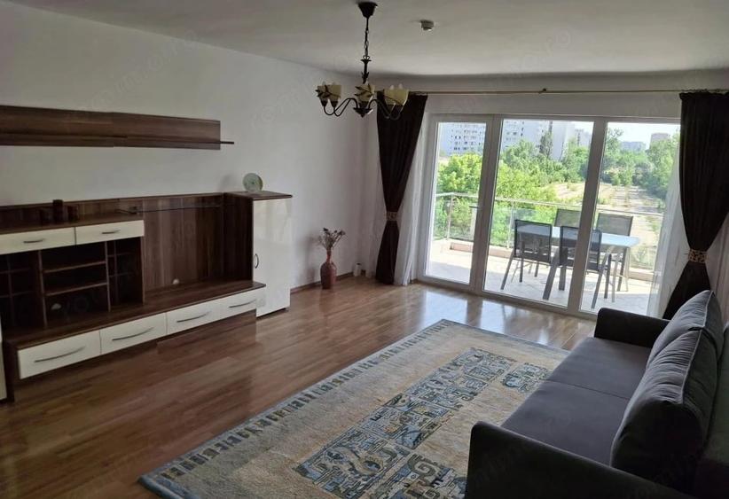 Apartament cu 3 camere decomandat în Pajura