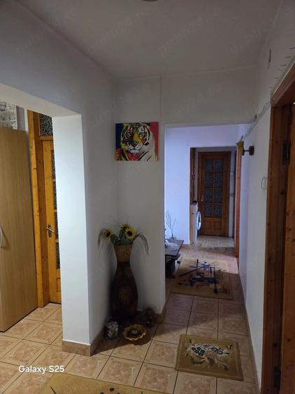Apartament cu 3 camere decomandat în Republicii