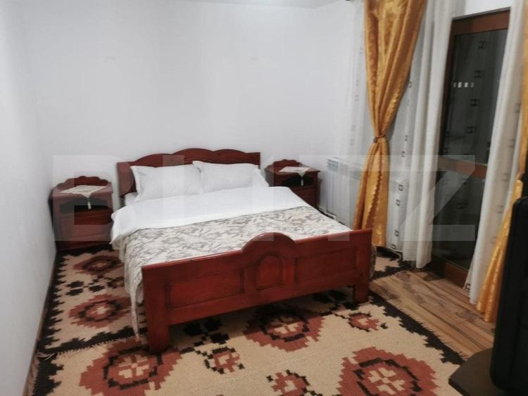 Casă individuală cu 8 camere cu Teren 2200 Mp în Exterior Est