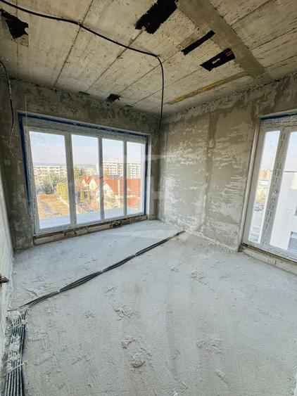 Apartament cu 4 camere semidecomandat în Europa