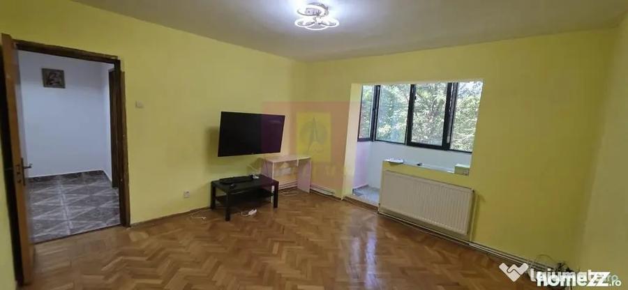 Apartament cu 2 camere decomandat în Poiana