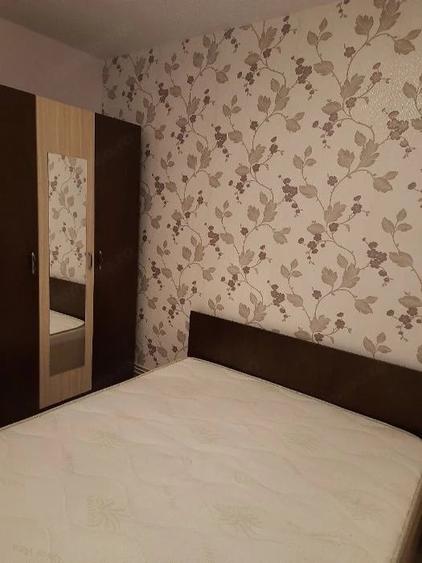 Apartament cu 3 camere decomandat în Girocului