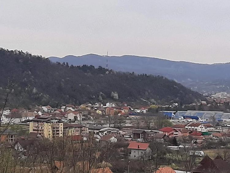 Teren de 1200 mp, în Vlădesti