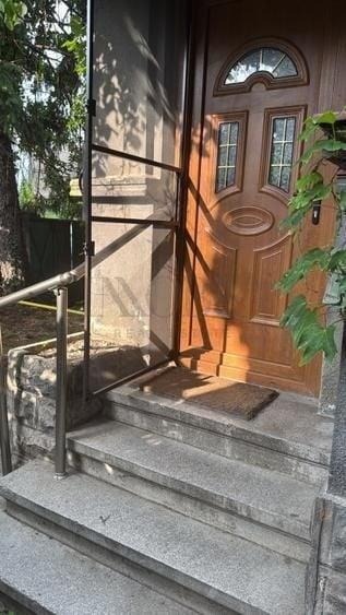 Apartament cu 5 camere decomandat în Dorobanți