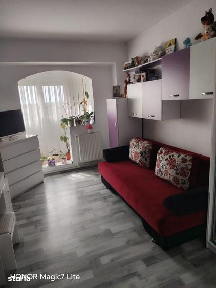 Apartament cu 3 camere decomandat în Barieră