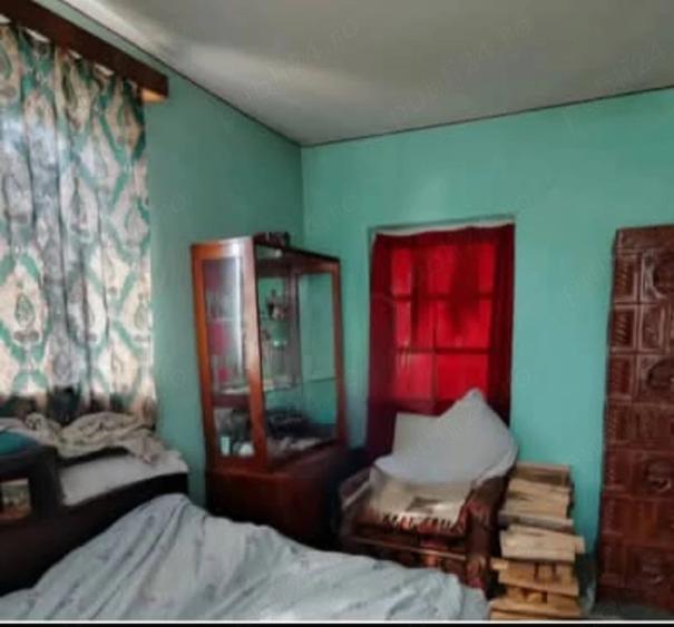 Casă cu 3 camere cu Teren 300 Mp în Central