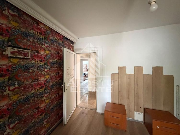 Apartament cu 3 camere decomandat în Lipovei