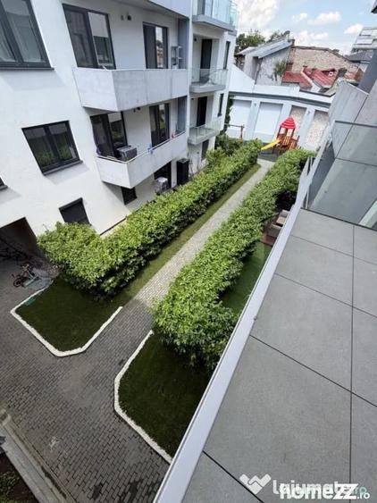 Apartament cu 3 camere decomandat în Parcul Carol