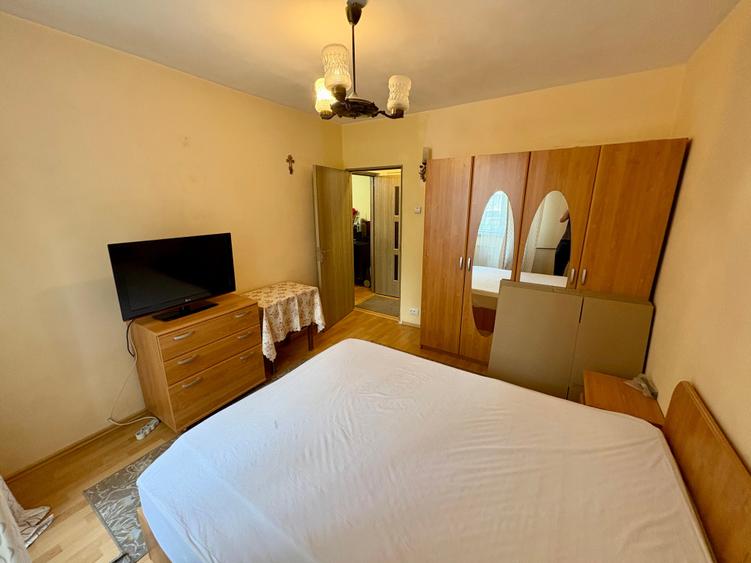 Apartament cu 3 camere semidecomandat în Drumul Taberei
