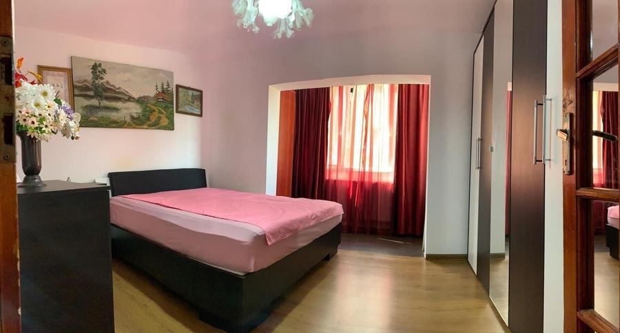 Apartament cu 3 camere decomandat, mobilat în Dâmbovița