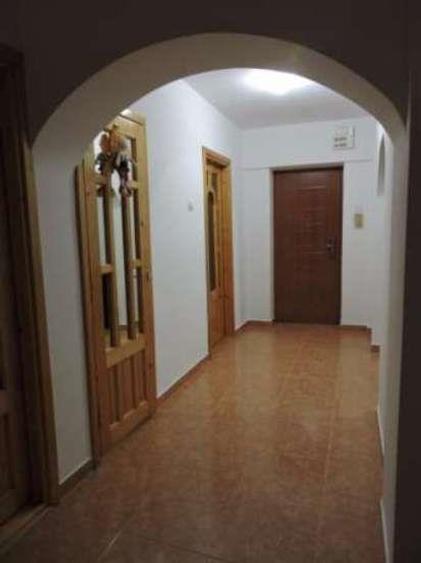 Apartament cu 3 camere decomandat în Burdujeni