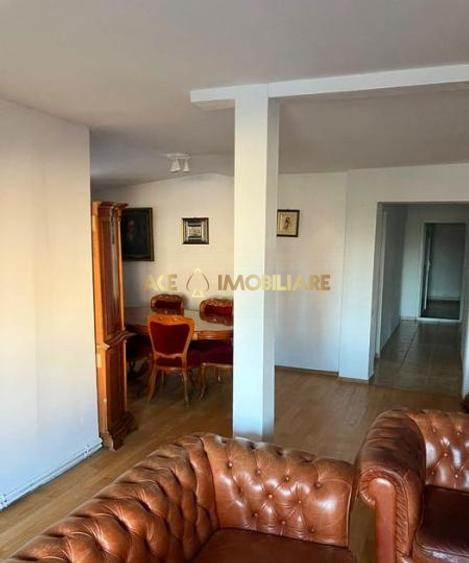 Apartament cu 3 camere decomandat, mobilat în Vitan