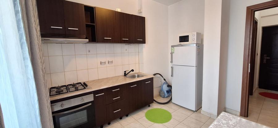 Apartament cu 2 camere decomandat în Titan