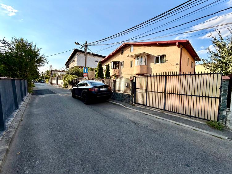 Duplex cu 4 camere cu Canalizare în Metalurgiei