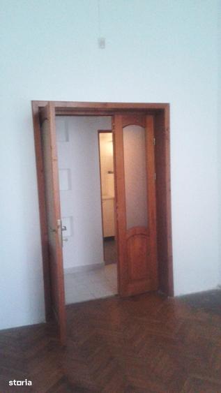 Casă cu 4 camere cu Teren 240 Mp în Central