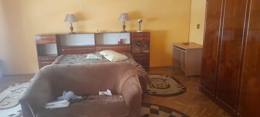 Casă cu 5 camere cu Teren 1050 Mp în Central