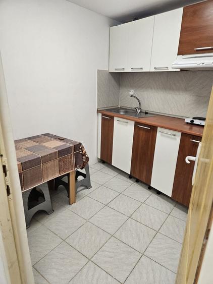 Garsonieră decomandată în Central