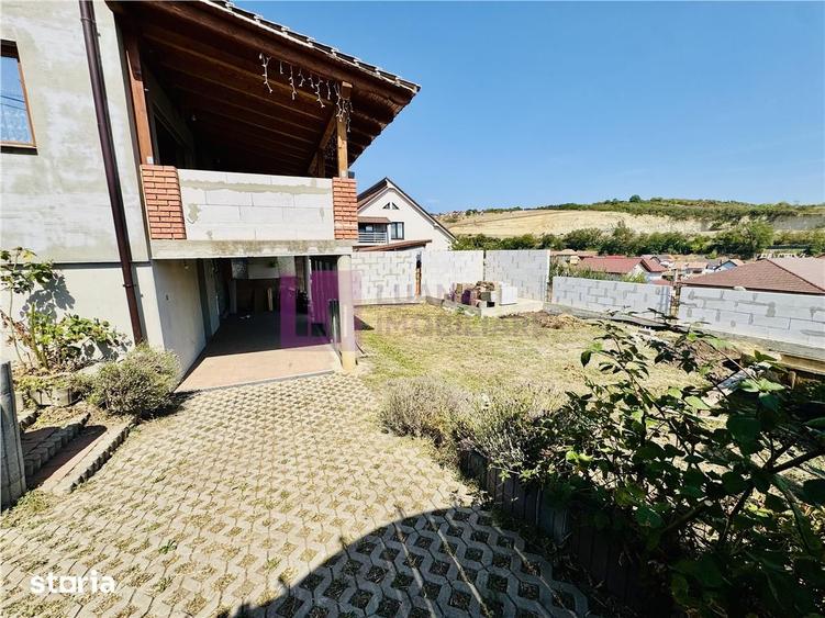 Casă cu 4 camere cu Canalizare în Șura Mare