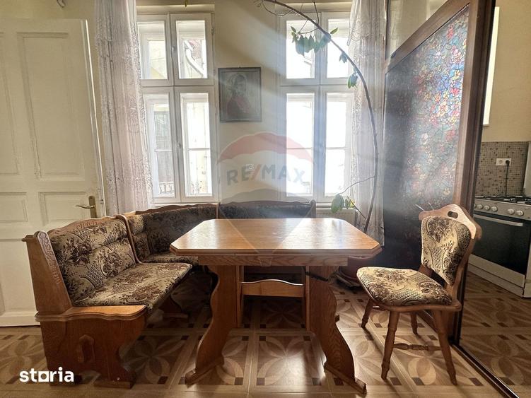 Apartament cu 4 camere, mobilat în Central