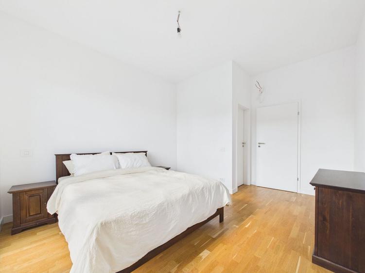 Apartament cu 4 camere semidecomandat în Central