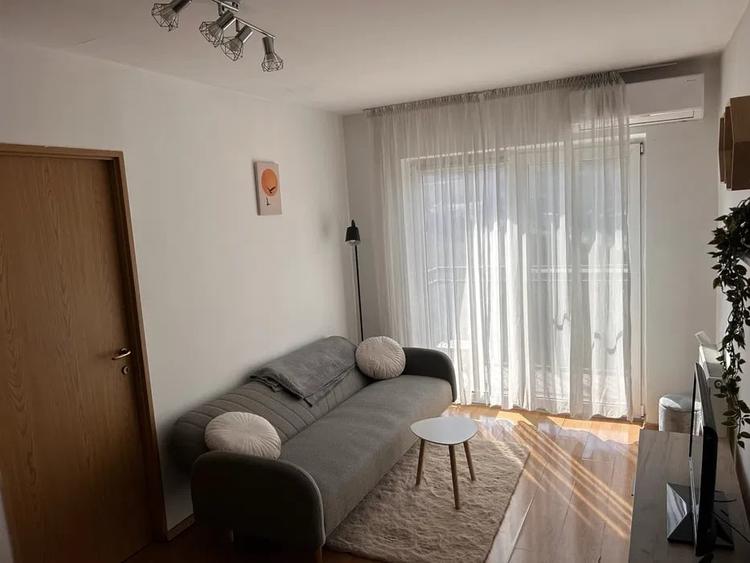 Apartament cu 3 camere semidecomandat, mobilat în Gheorgheni