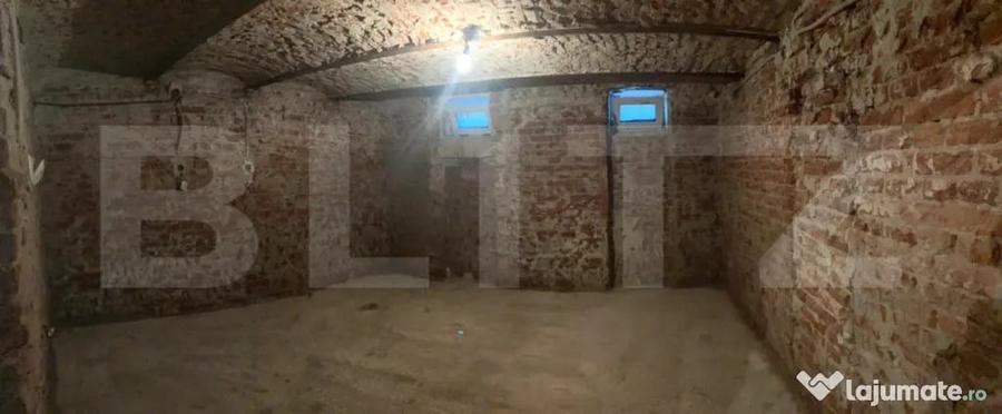 Apartament cu 3 camere semidecomandat în Central