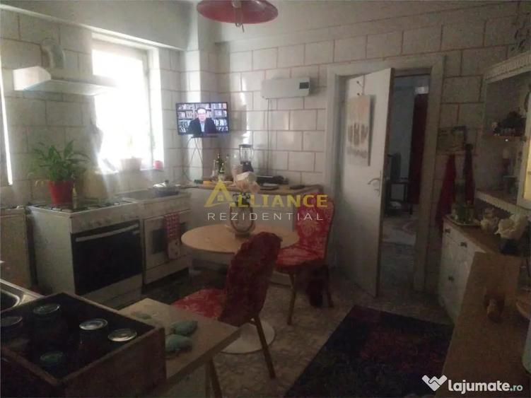 Casă cu 6 camere cu Teren 1500 Mp în Central