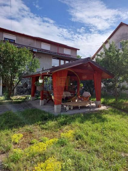Confort și spațiu – Casă de închiriat cu 3 dormitoare și curte - 1