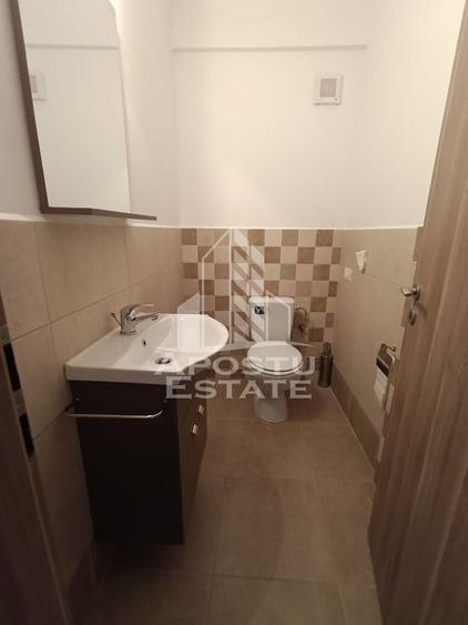 Apartament cu 3 camere semidecomandat, mobilat în Bucovina