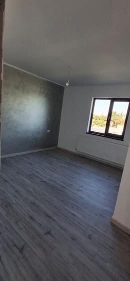 Casă cu 3 camere în Costi