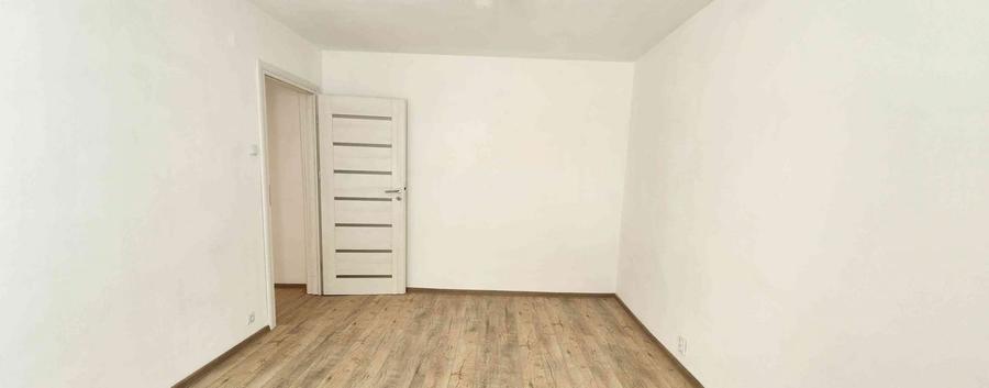 Apartament cu 2 camere decomandat, mobilat în Tractorul