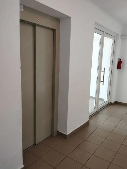 Apartament cu 2 camere decomandat în Tractorul