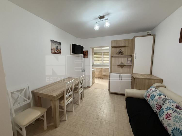 Apartament cu 2 camere semidecomandat, mobilat în Central