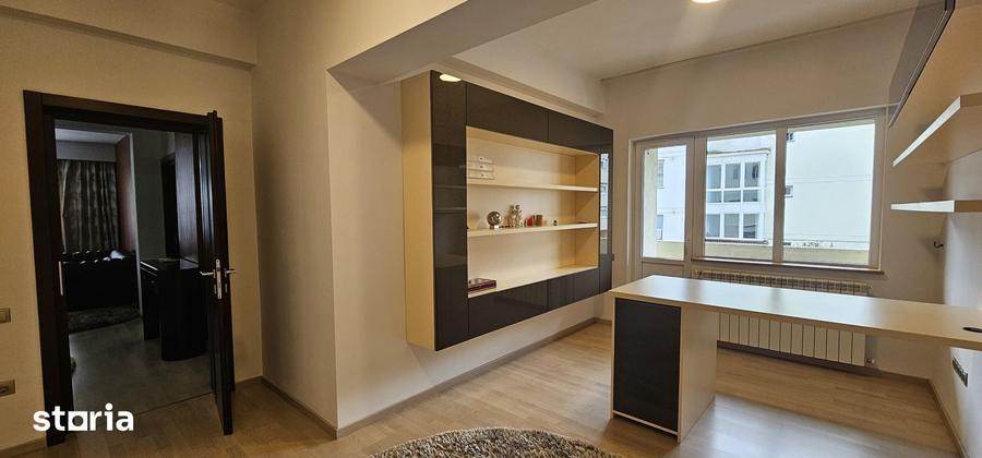 Apartament cu 4 camere decomandat în Ștrand