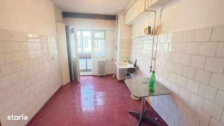 Apartament cu 3 camere decomandat în Central