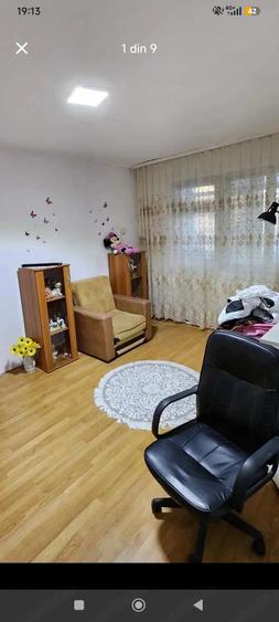 Apartament cu 3 camere semidecomandat în Central