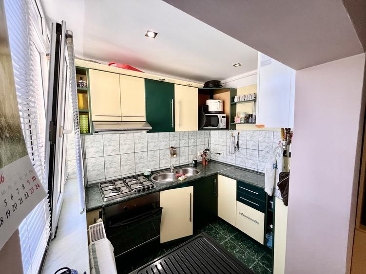 Apartament cu 4 camere semidecomandat, mobilat în Valea Aurie