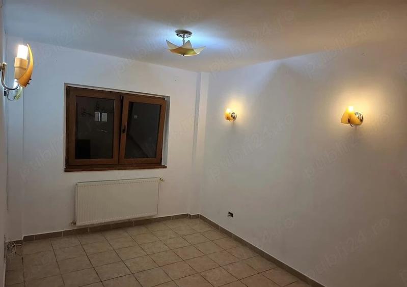 Apartament cu 4 camere semidecomandat, mobilat în Triaj