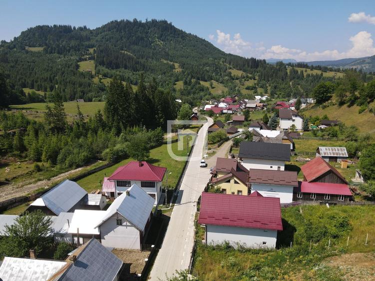 Casă cu 5 camere cu Teren 1330 Mp în Central