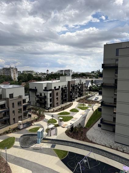 Apartament cu 3 camere decomandat în Exterior Vest