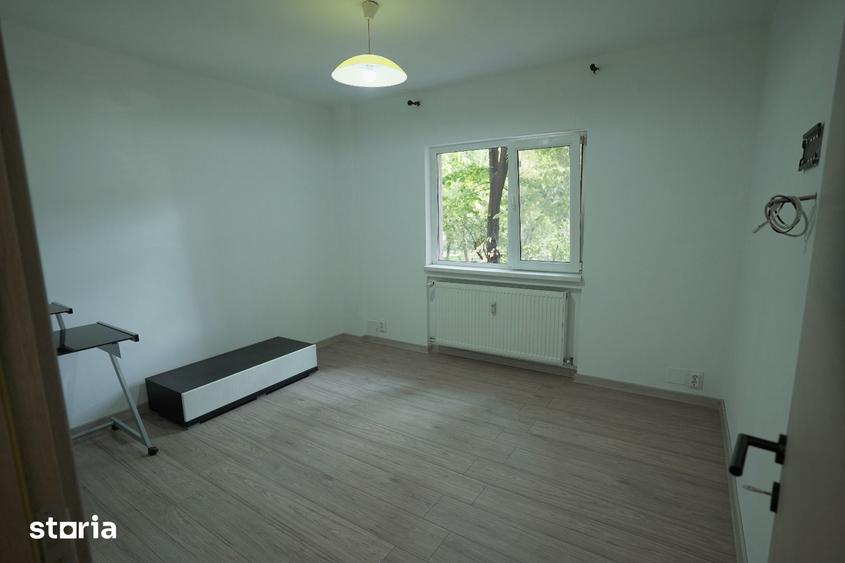 Apartament cu 3 camere decomandat în Drumul Taberei
